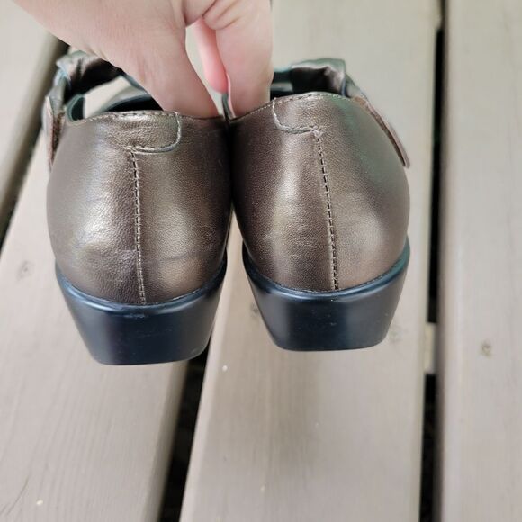 Dansko Ainsley Bronze Metallic Leather Bow Loafers Mary Jane Clogs 38 - Picture 5 of 8